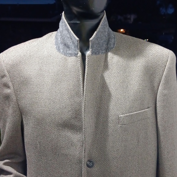 BILTMORE MEN'S GENOVA MEN'S (2) BUTTON LUXURY BLAZER - Picture 4 of 17